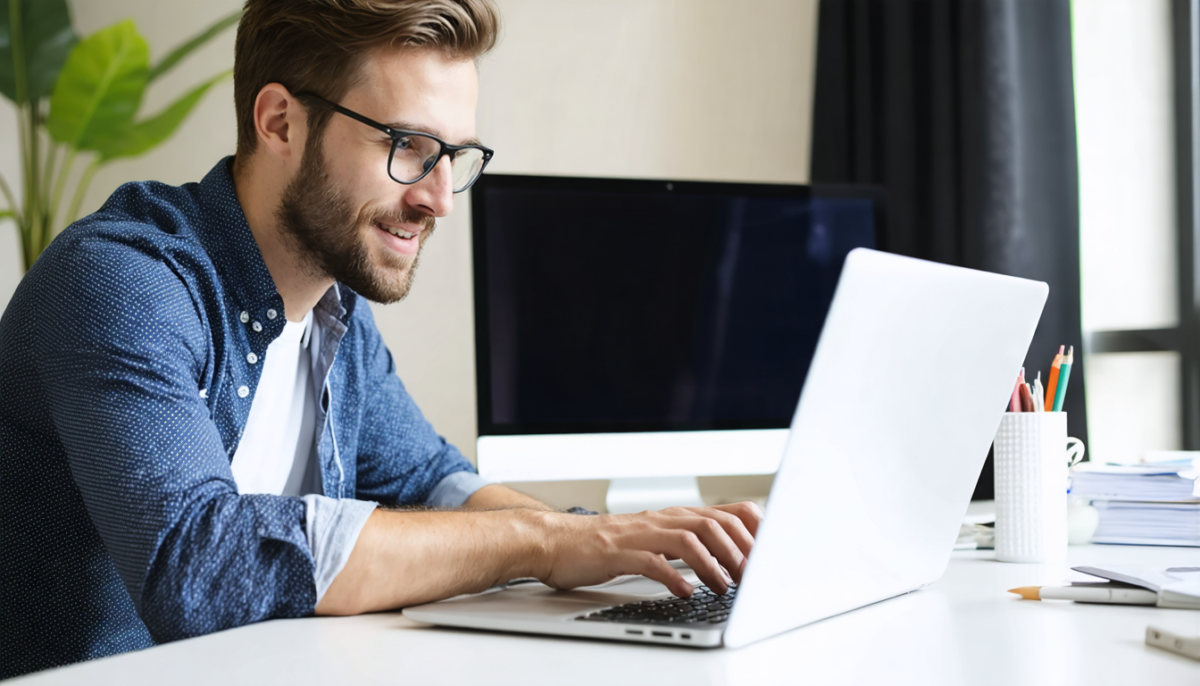 explorez 15 métiers en plein essor à pratiquer en télétravail et profitez d'une carrière flexible et enrichissante depuis le confort de votre domicile.